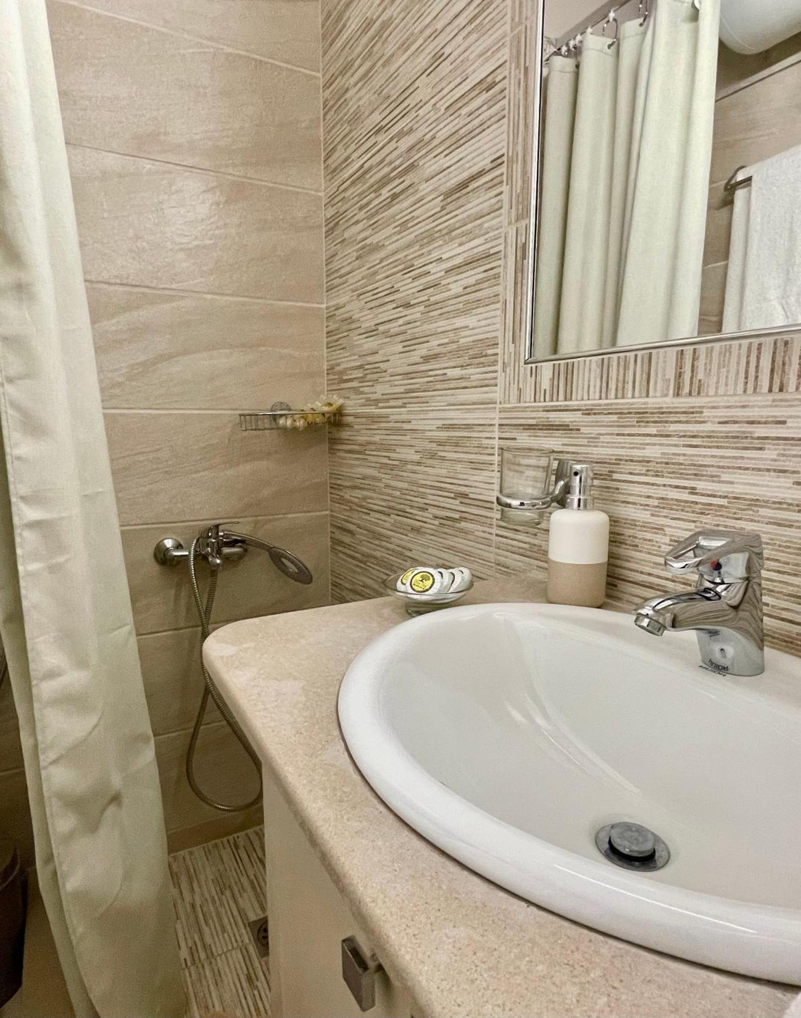 Remvi Deluxe Apartment 104 With Sea View Karpathos Town  Exterior photo